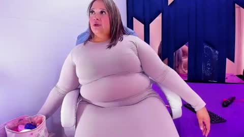 busty juicyy online show from June 15, 2026, 1:02 pm