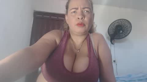 Snapshot of bustyamanda_ chatting on May 26, 2026, 1:29 pm Amanda online show from May 26, 2026, 1:29 pm