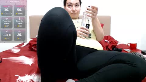 Snapshot of bustyemma chatting on November 6, 2025, 8:15 am Emma online show from November 6, 2025, 8:15 am