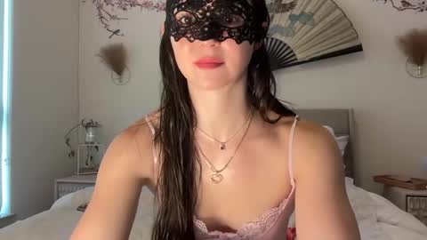 busy_bee69 online show from May 16, 2026, 9:35 pm