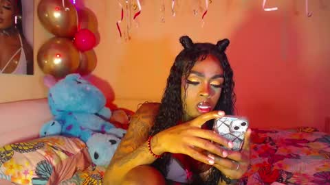 butterfly_rouse online show from November 16, 2025, 3:01 am