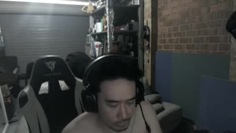 buzzzzzzz01 online show from September 24, 2025, 5:11 am