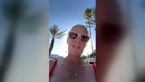 Bee and John online show from April 21, 2026, 12:45 am