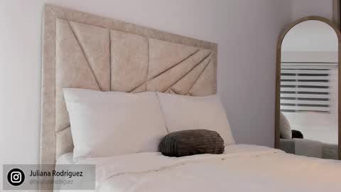 Snapshot of by_juliana chatting on September 25, 2025, 2:15 am online show from September 25, 2025, 2:15 am