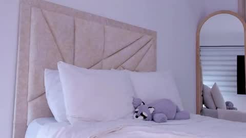 Snapshot of by_juliana chatting on May 7, 2026, 6:08 am online show from May 7, 2026, 6:08 am