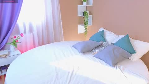 Kira online show from February 12, 2025, 11:18 am