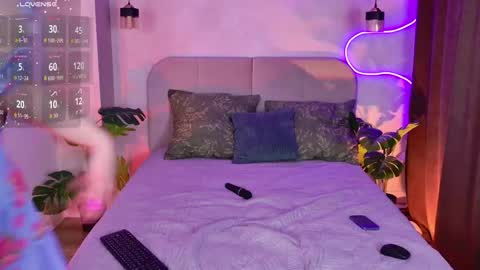 Polly online show from May 1, 2026, 8:57 pm