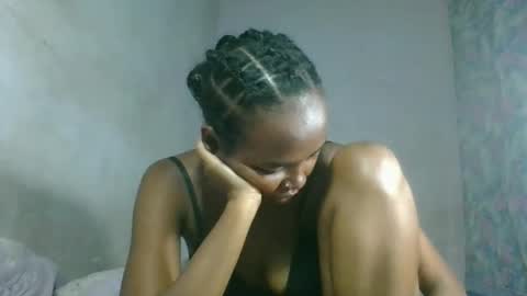 Snapshot of caella98 chatting on April 6, 2026, 8:43 pm caella98 online show from April 6, 2026, 8:43 pm