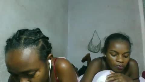 Snapshot of caella98 chatting on April 13, 2026, 9:42 pm caella98 online show from April 13, 2026, 9:42 pm
