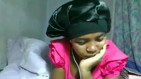 Snapshot of caella98 chatting on April 17, 2026, 9:51 pm caella98 online show from April 17, 2026, 9:51 pm