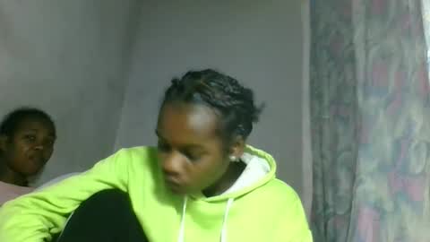 Snapshot of caella98 chatting on April 23, 2026, 12:40 pm caella98 online show from April 23, 2026, 12:40 pm