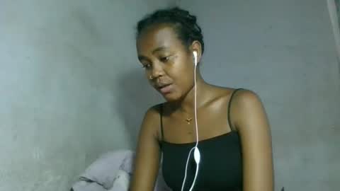 Snapshot of caella98 chatting on April 30, 2026, 7:09 pm caella98 online show from April 30, 2026, 7:09 pm