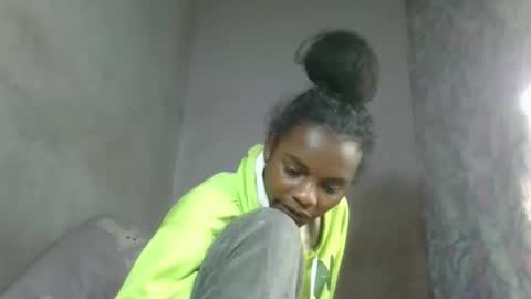 Snapshot of caella98 chatting on May 15, 2026, 8:43 am caella98 online show from May 15, 2026, 8:43 am