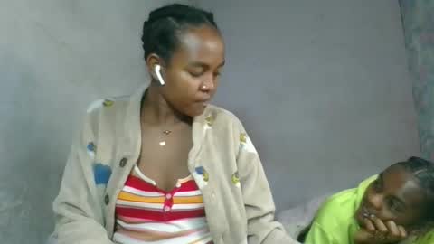 Snapshot of caella98 chatting on May 15, 2026, 8:49 pm caella98 online show from May 15, 2026, 8:49 pm