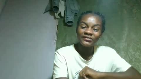 Snapshot of caella98 chatting on May 16, 2026, 6:39 pm caella98 online show from May 16, 2026, 6:39 pm
