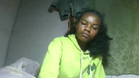 Snapshot of caella98 chatting on May 20, 2026, 6:52 am caella98 online show from May 20, 2026, 6:52 am