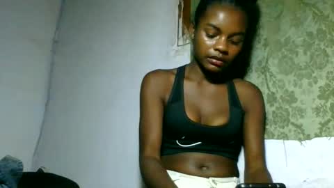 Snapshot of caella98 chatting on May 20, 2026, 6:58 pm caella98 online show from May 20, 2026, 6:58 pm