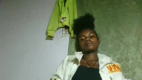 Snapshot of caella98 chatting on May 25, 2026, 6:47 pm caella98 online show from May 25, 2026, 6:47 pm