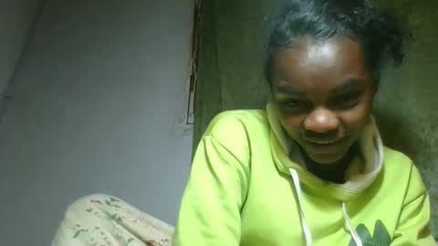 Snapshot of caella98 chatting on May 27, 2026, 4:42 am caella98 online show from May 27, 2026, 4:42 am