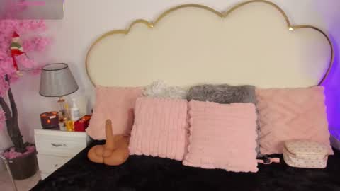 Cahitlin  online show from December 23, 2025, 6:00 am