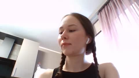 Snapshot of caitlinhannah chatting on June 9, 2026, 8:37 am Sara online show from June 9, 2026, 8:37 am