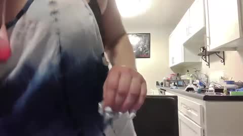 Snapshot of cakebatterbitch chatting on December 31, 2024, 9:39 pm cakebatterbitch online show from December 31, 2024, 9:39 pm