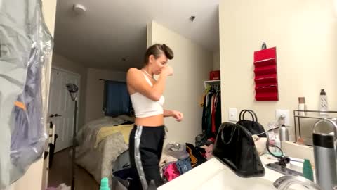 Snapshot of calicambri chatting on September 27, 2025, 9:53 pm The Cali Cambri online show from September 27, 2025, 9:53 pm