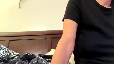 calishop1 online show from October 17, 2025, 3:20 am