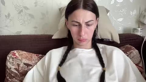 Snapshot of call_me_dad_ chatting on April 7, 2026, 7:42 am Anna online show from April 7, 2026, 7:42 am