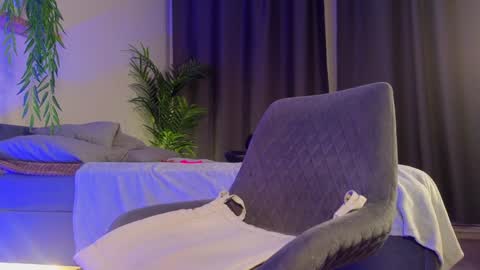 Snapshot of call_yes chatting on December 8, 2024, 8:58 pm Callista online show from December 8, 2024, 8:58 pm