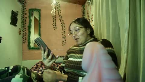 Snapshot of callme_lolas chatting on April 21, 2026, 1:42 am paula online show from April 21, 2026, 1:42 am