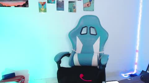 callmebluee online show from May 15, 2026, 1:12 am
