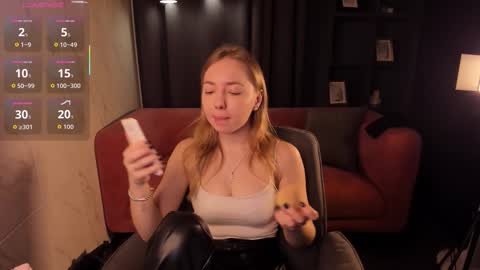 Snapshot of callmenora chatting on November 13, 2025, 6:01 am Nora online show from November 13, 2025, 6:01 am