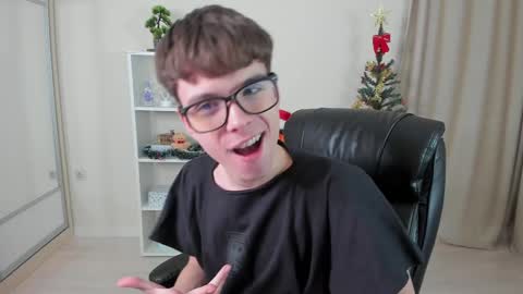 Hey I am Calvin  online show from December 22, 2024, 7:10 pm