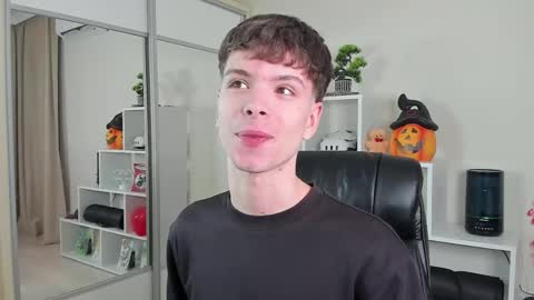 Hey I am Calvin  online show from March 4, 2025, 7:11 pm