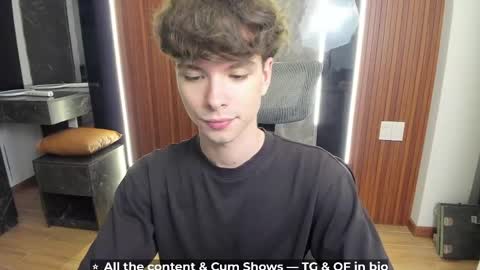 Snapshot of calvin_loves_you chatting on April 29, 2026, 5:30 pm Hey I am Calvin online show from April 29, 2026, 5:30 pm