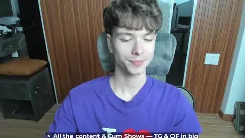 Snapshot of calvin_loves_you chatting on May 8, 2026, 5:18 pm Hey I am Calvin online show from May 8, 2026, 5:18 pm