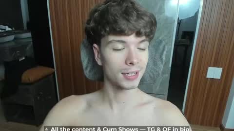 Snapshot of calvin_loves_you chatting on May 27, 2026, 4:37 pm Hey I am Calvin online show from May 27, 2026, 4:37 pm