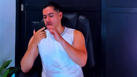 Snapshot of camara110 chatting on December 30, 2024, 1:26 am camara110 online show from December 30, 2024, 1:26 am