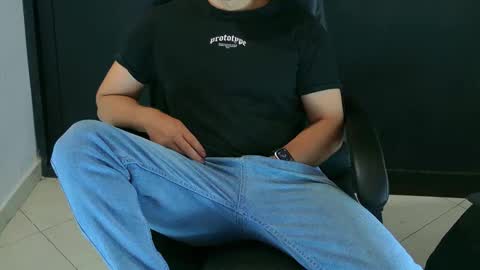 Snapshot of camara110 chatting on January 29, 2025, 12:22 am camara110 online show from January 29, 2025, 12:22 am