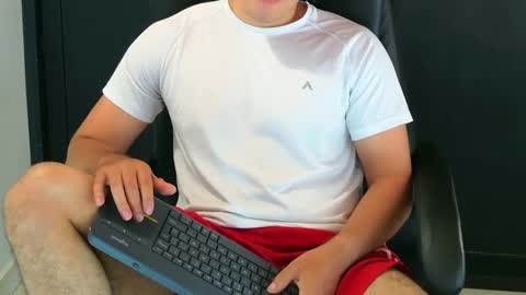 Snapshot of camara110 chatting on February 1, 2025, 5:37 pm camara110 online show from February 1, 2025, 5:37 pm