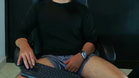 Snapshot of camara110 chatting on February 6, 2025, 8:45 pm camara110 online show from February 6, 2025, 8:45 pm