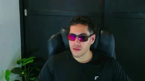 Snapshot of camara110 chatting on March 5, 2025, 3:18 am camara110 online show from March 5, 2025, 3:18 am