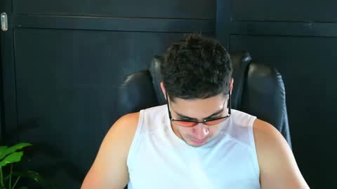 Snapshot of camara110 chatting on March 6, 2025, 9:31 pm camara110 online show from March 6, 2025, 9:31 pm