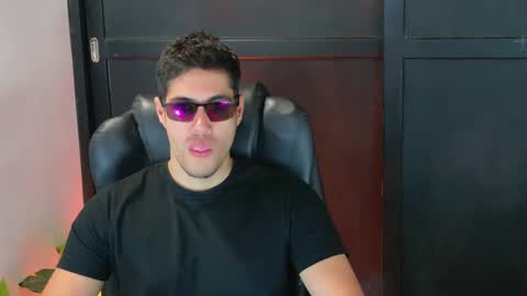 Snapshot of camara110 chatting on September 19, 2025, 7:47 pm camara110 online show from September 19, 2025, 7:47 pm