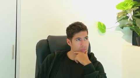 Snapshot of camara110 chatting on November 4, 2025, 11:04 pm camara110 online show from November 4, 2025, 11:04 pm