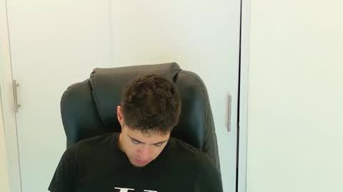 camara110 online show from November 24, 2025, 2:11 am