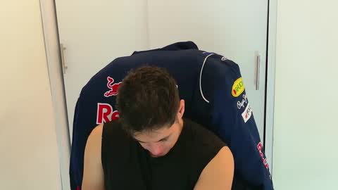 camara110 online show from December 1, 2025, 3:00 am