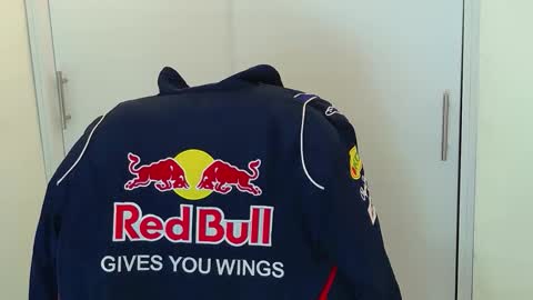 camara110 online show from December 14, 2025, 9:52 pm