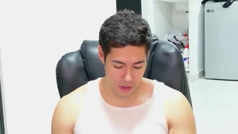 Snapshot of camara110 chatting on May 27, 2026, 1:02 am camara110 online show from May 27, 2026, 1:02 am